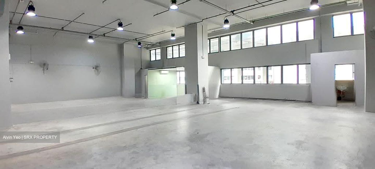 Carros Centre (D25), Factory #622567061